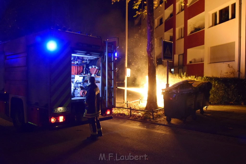 Mehrere Muell Sperrmuellbraende Köln Vingst Ansbacherstr P53.JPG - Miklos Laubert